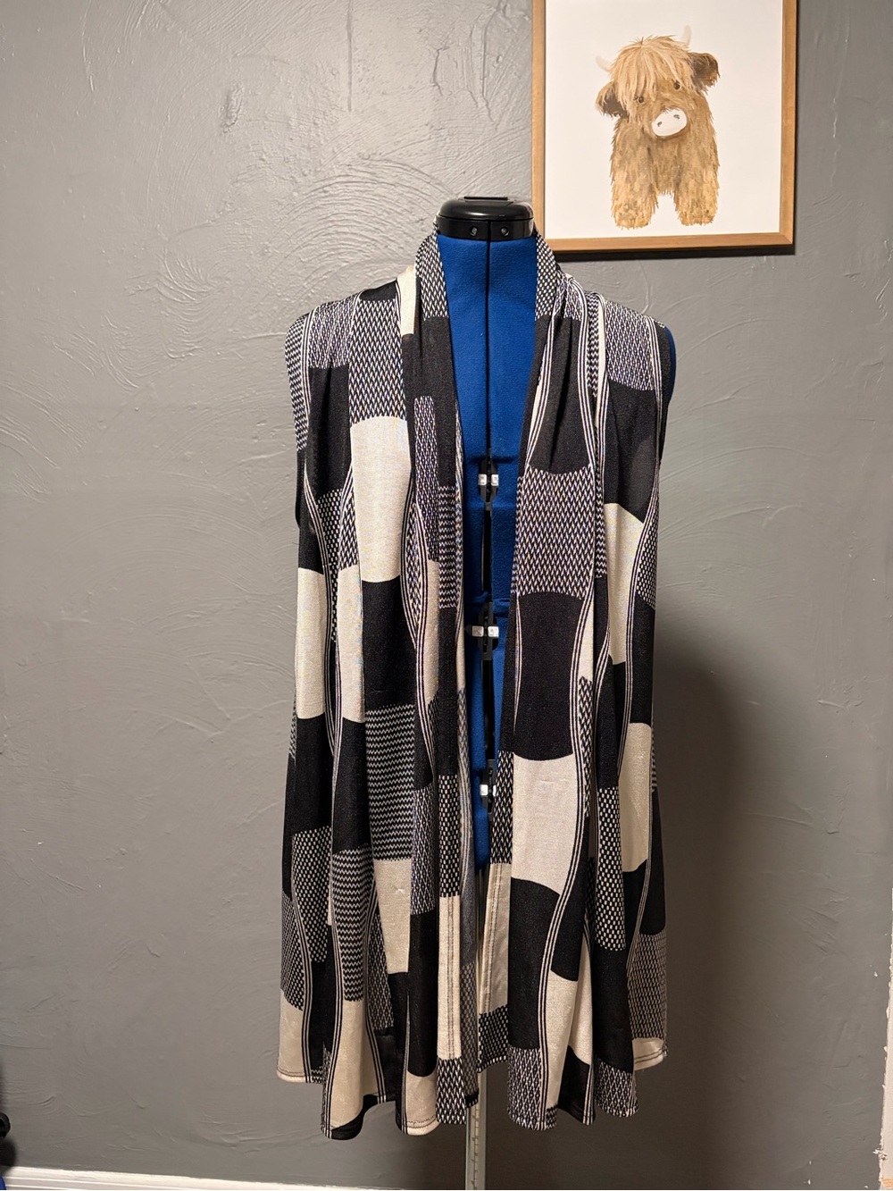 Sleeveless Open-Front Black & Cream Patterned Vest